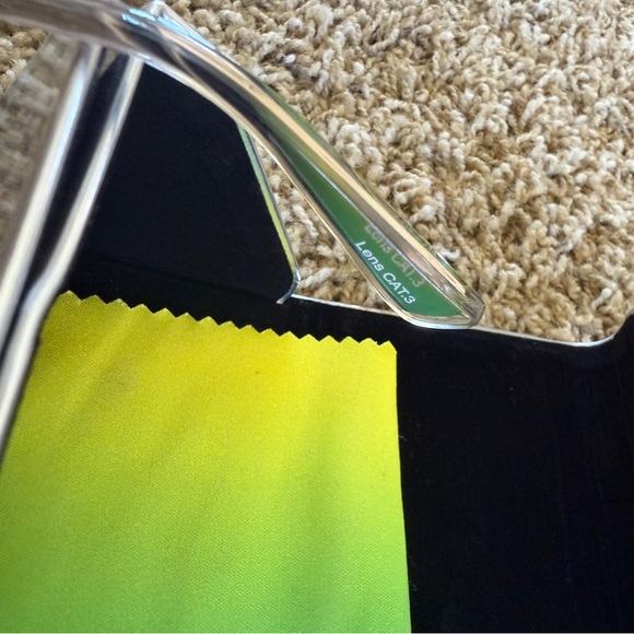 QUAY High Profile Sunglasses NWOT - Picture 10 of 10